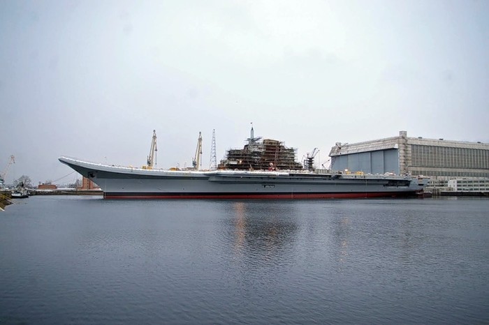 Tàu sân bay Vikramaditya mà Nga đang tu sửa và sẽ bàn giao cho Hải quân Ấn Độ trong thời gian tới.